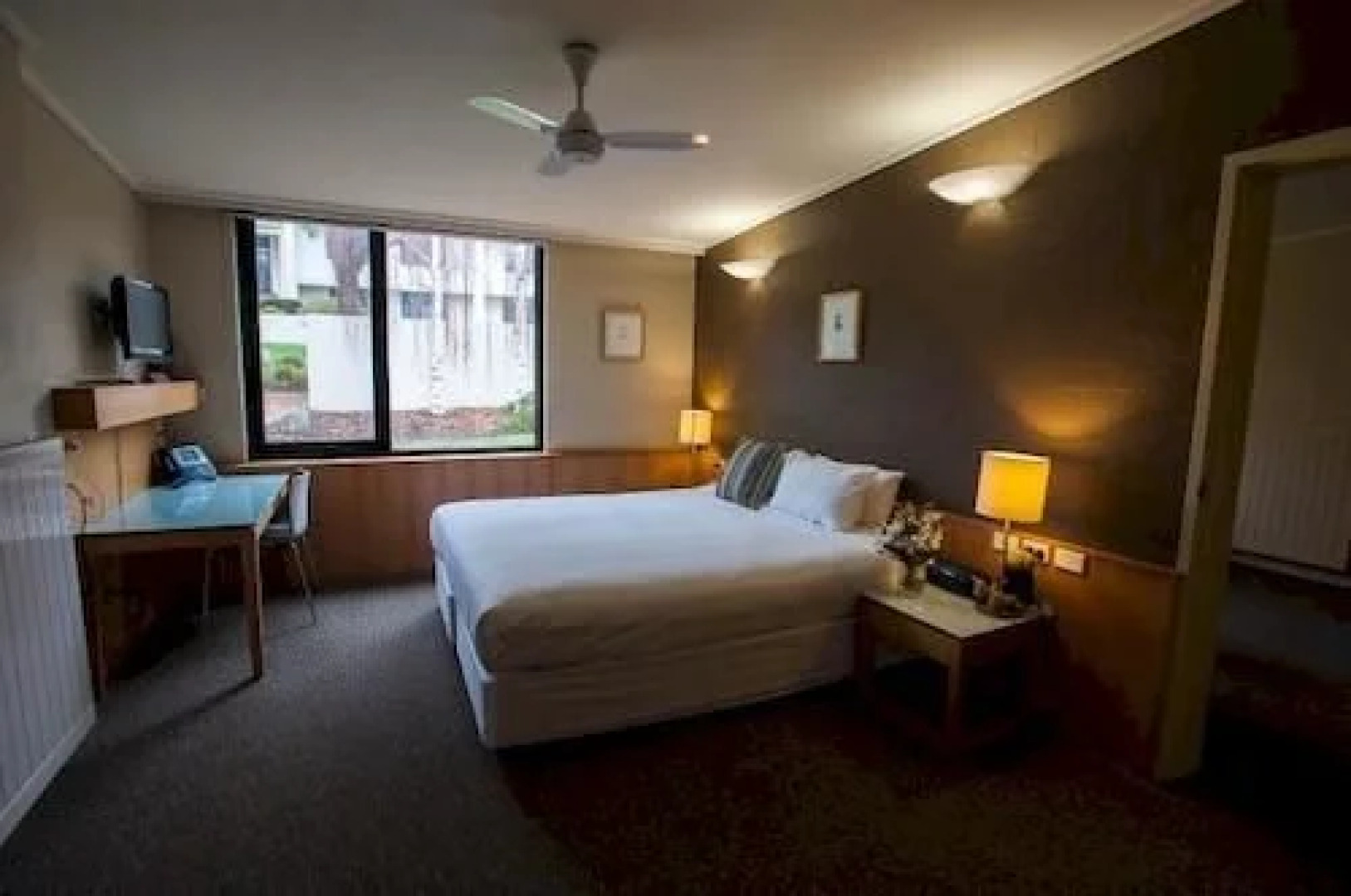 Deakin Management Centre