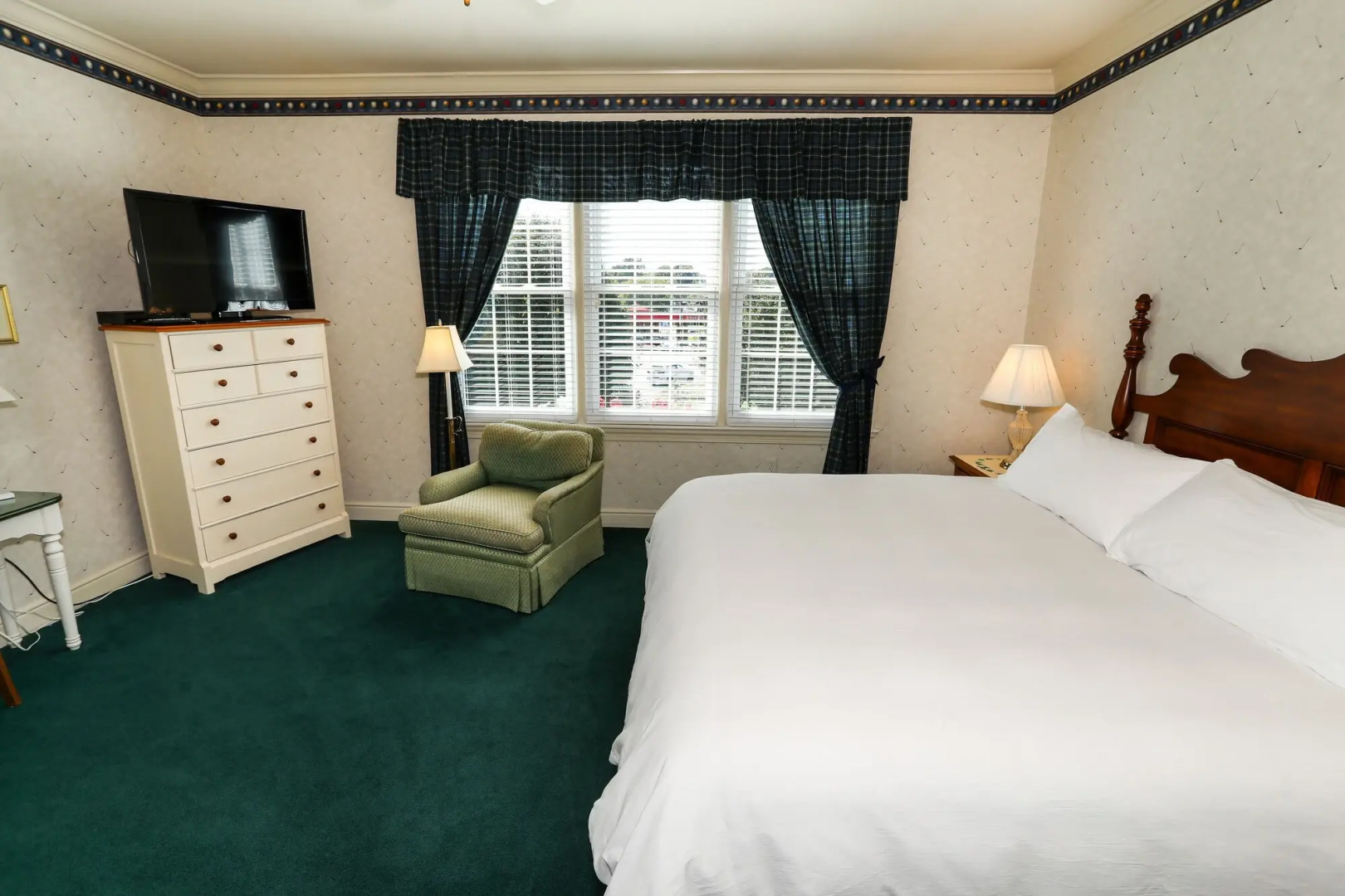 Oakmont Inn