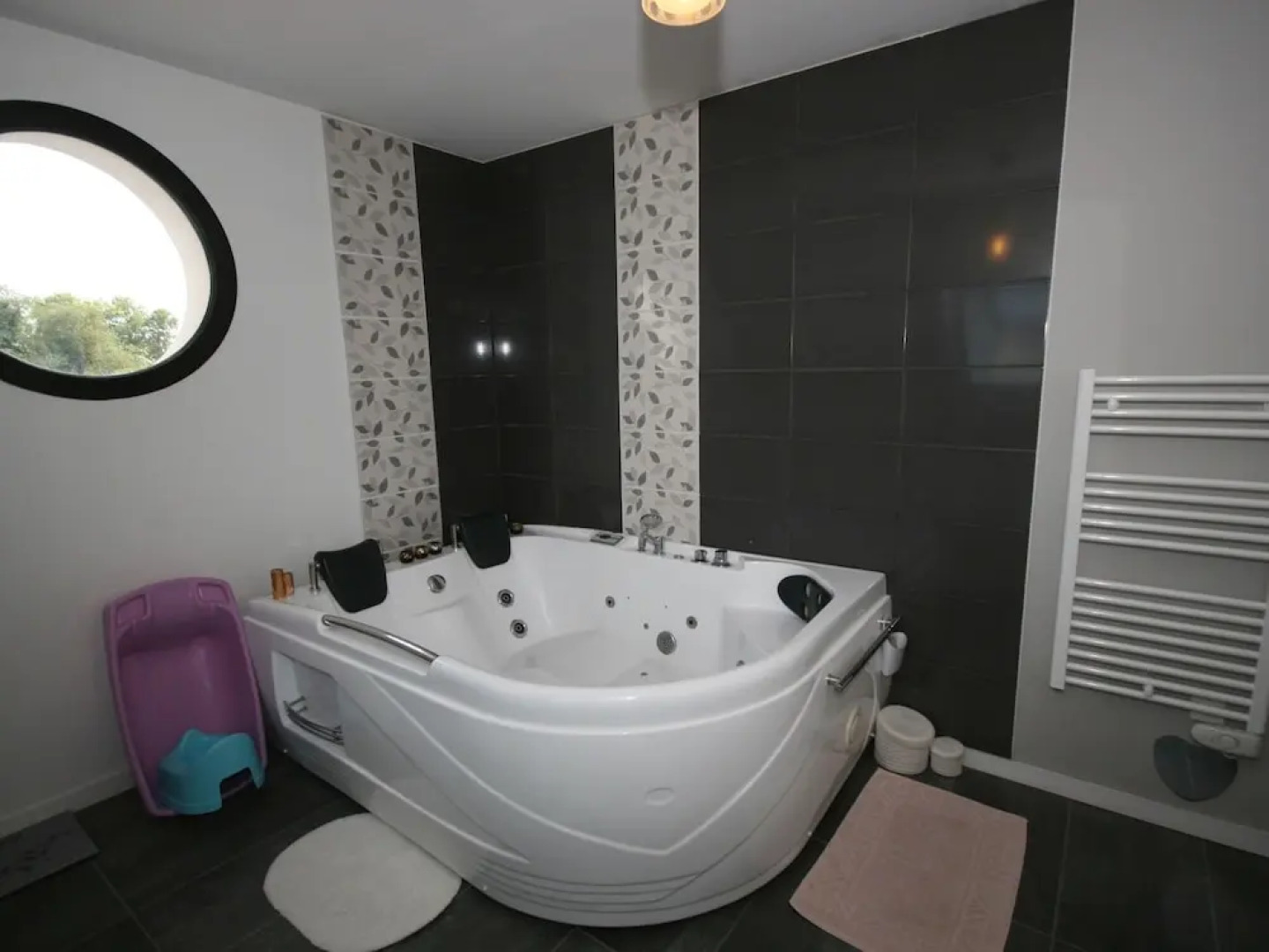 Modern Villa With Private Heated Pool, Located 2 km From the Sandy Beach