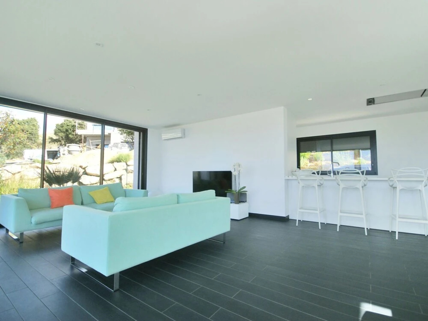 Spacious Villa in Albitreccia with Swimming Pool