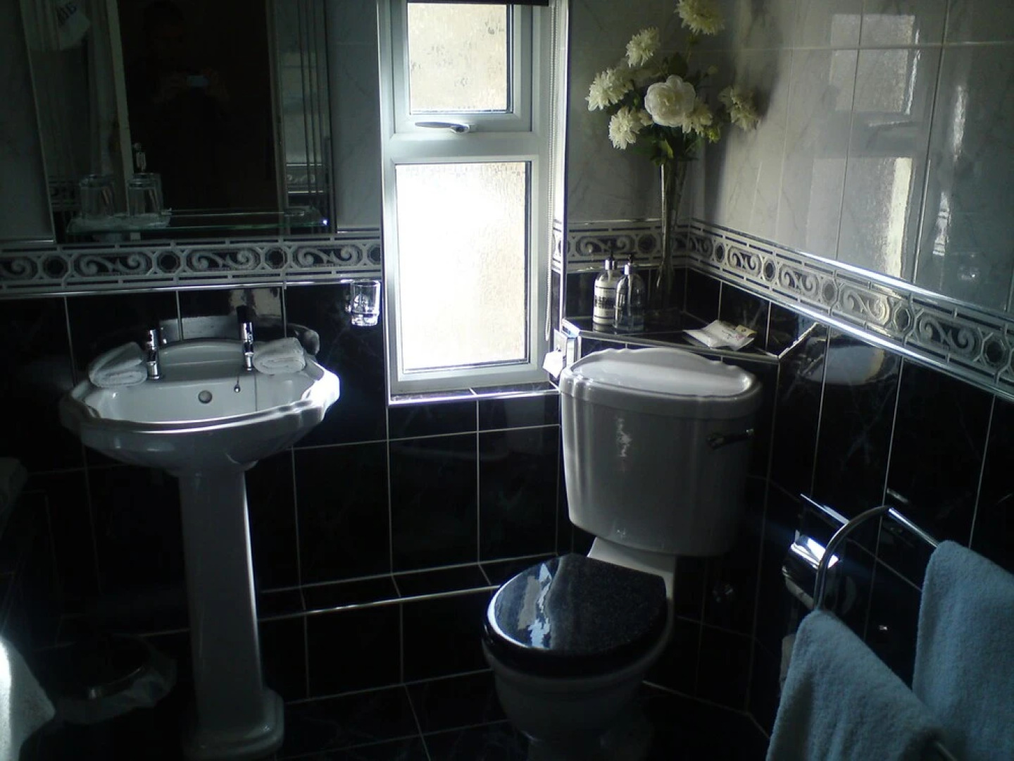 Min Y Don Guest House