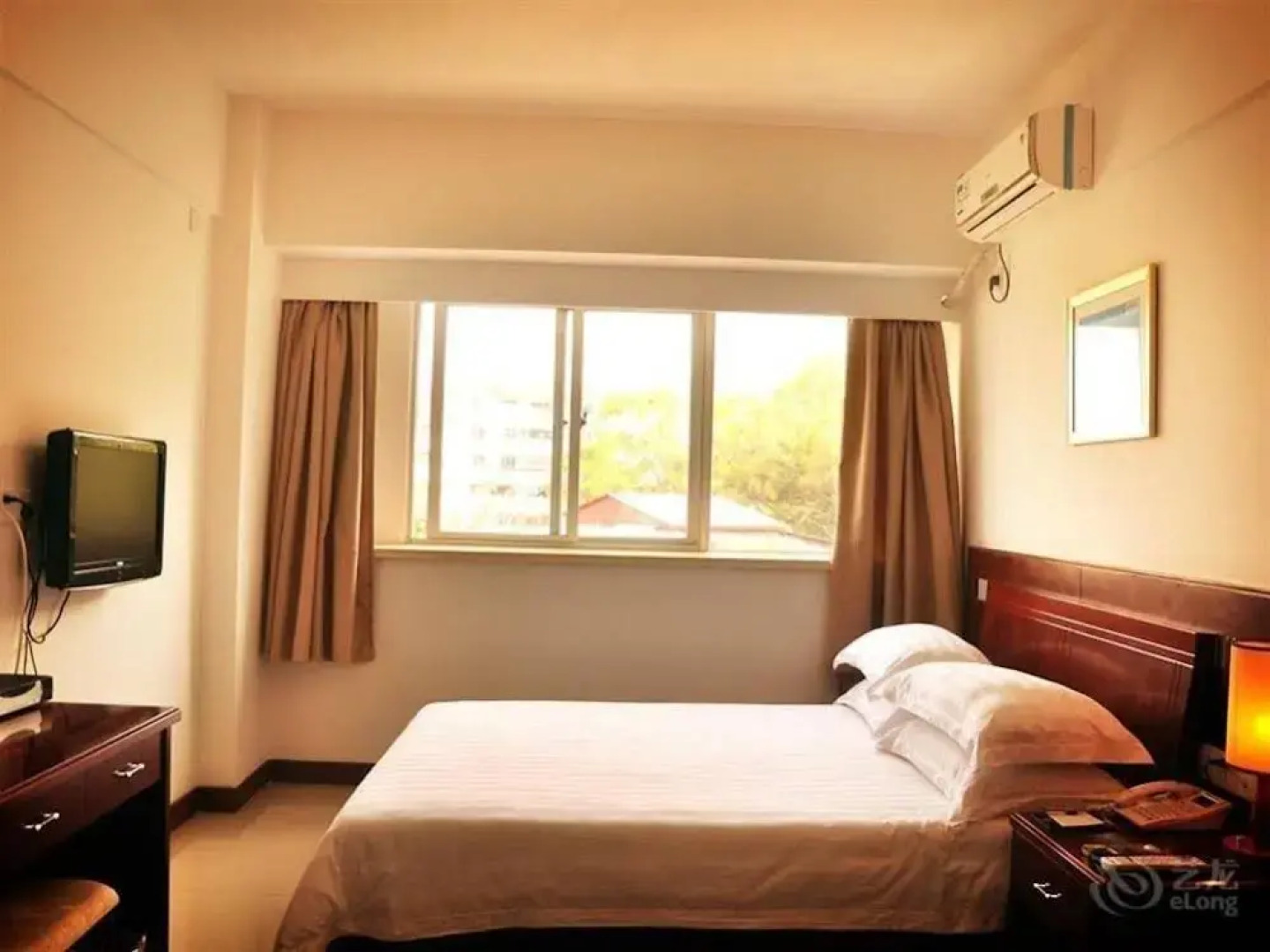 Long Jia Bo Yi Hotel