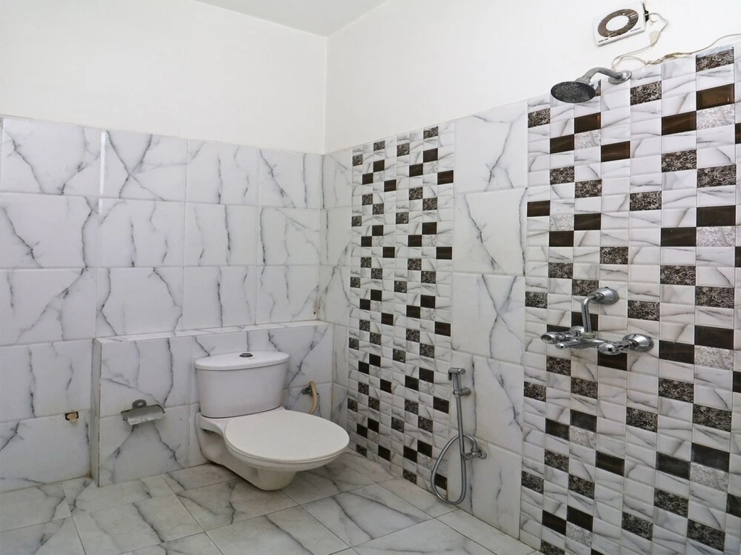 OYO 16592 Hotel Global Inn