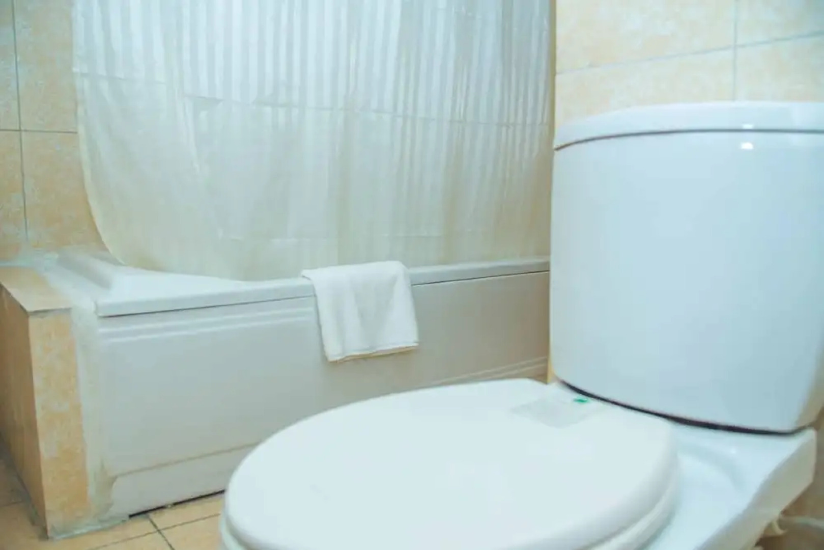 Royal Crest Hotel & Suites