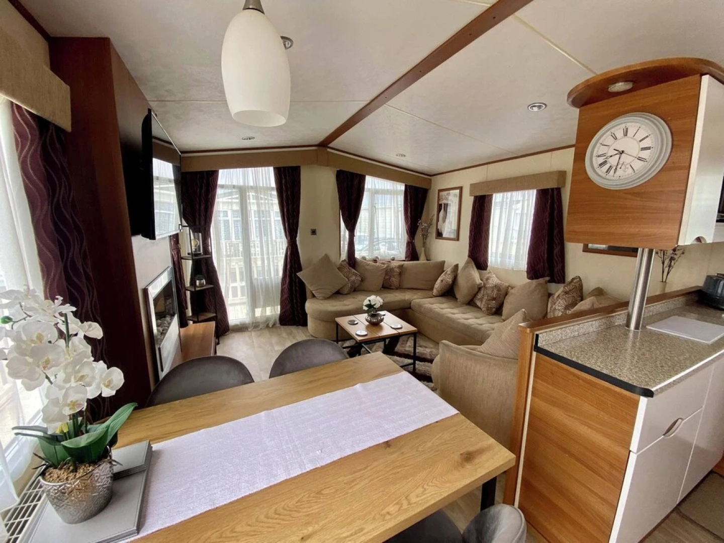 Captivating 3-bed Caravan at Golden Palm Skegness
