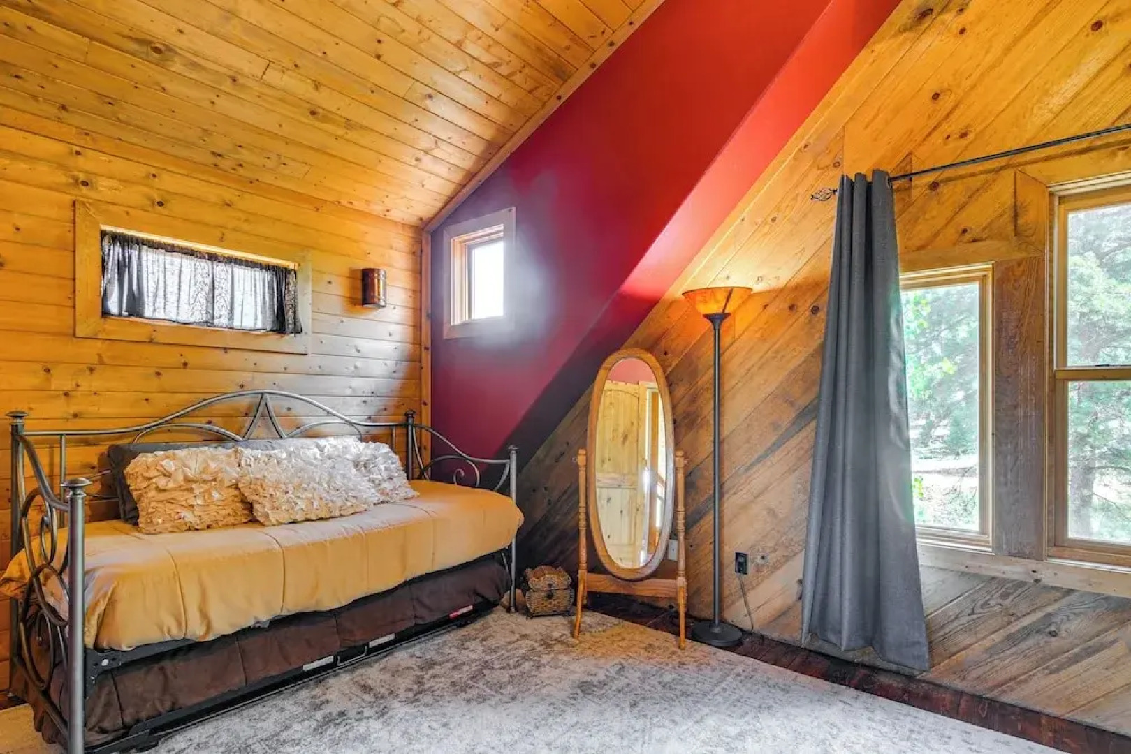 Cozy Family Cabin: Game Room, Near National Parks!