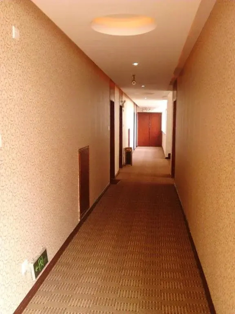 Longyi Business Hotel