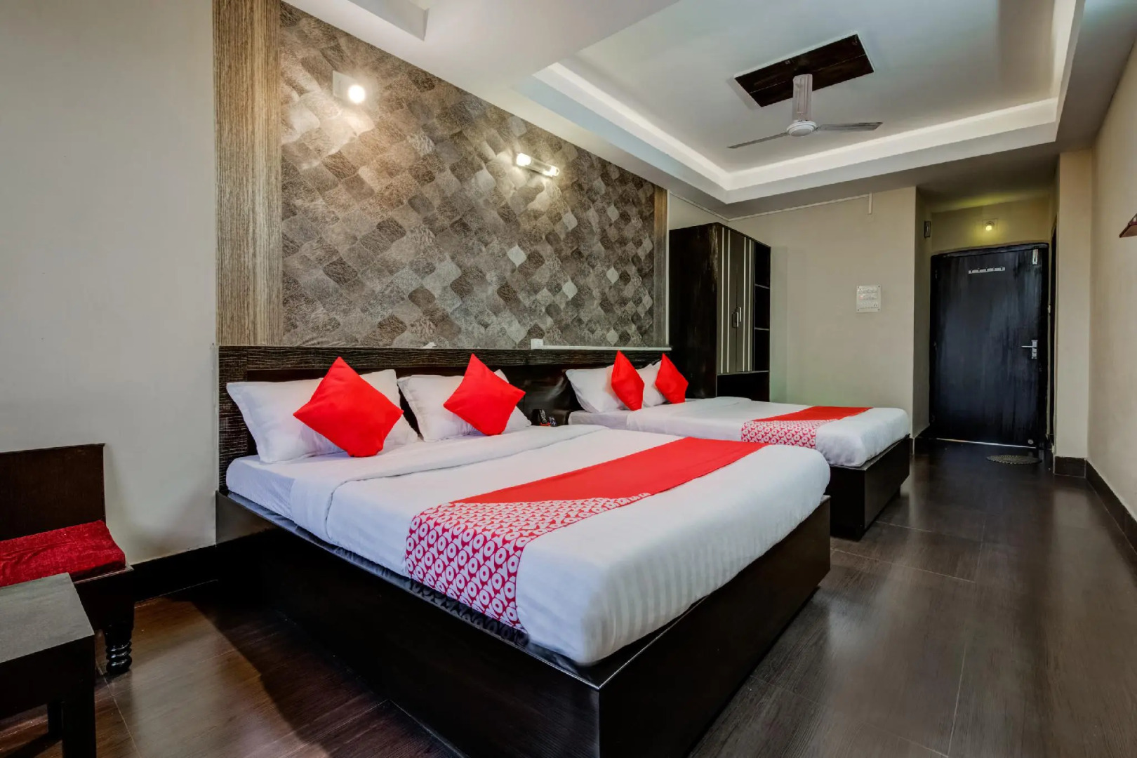 OYO Flagship 14008 Hotel The Avenue