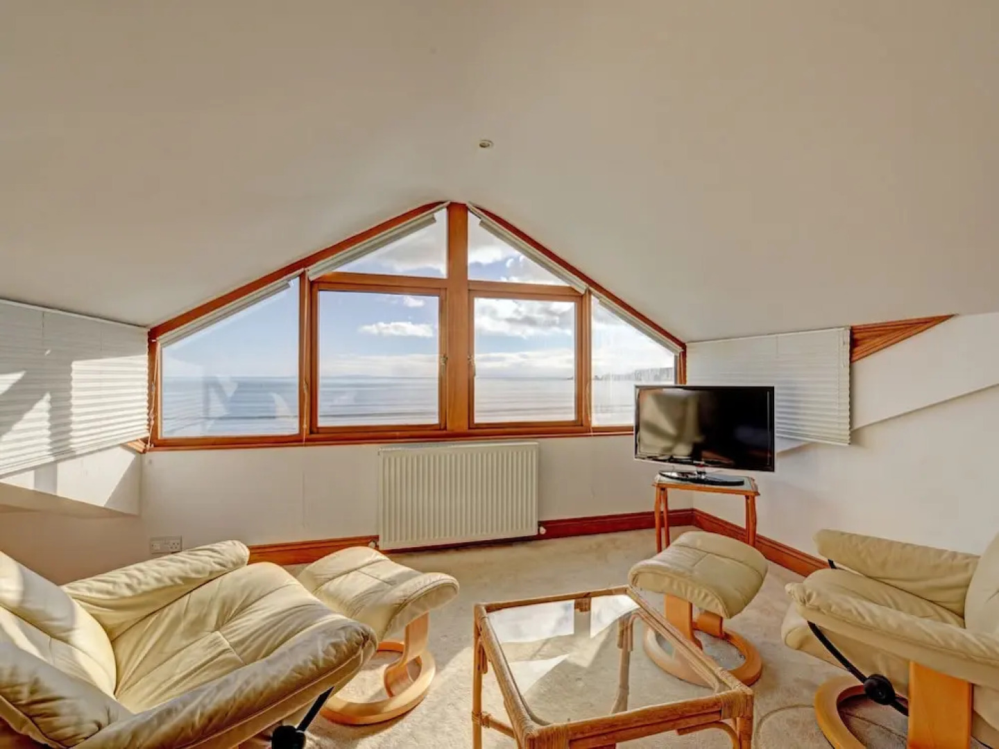 Wonderful Holiday Home With Beautiful Views and Sliding Doors to a Luxury Terrace