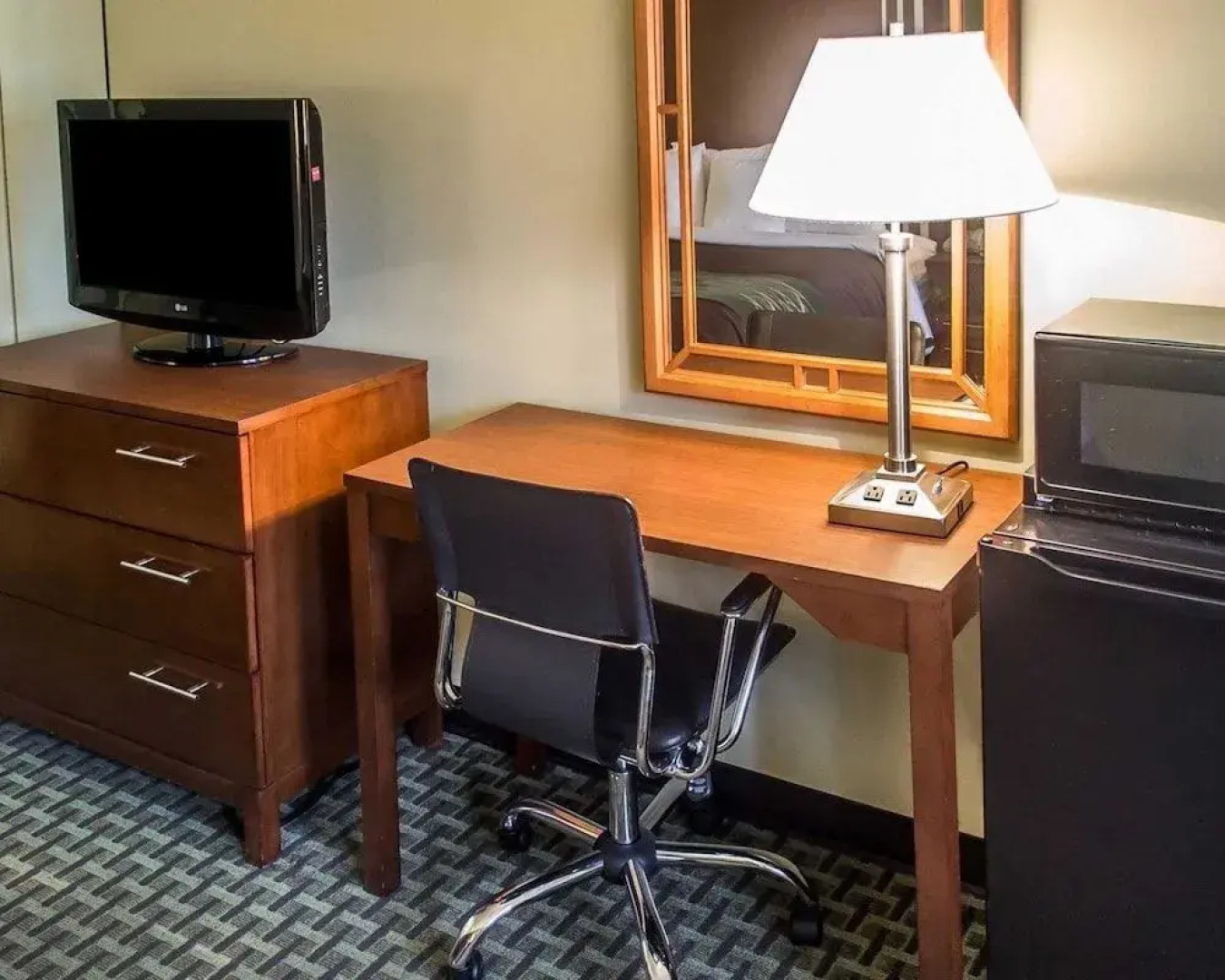 Days Inn By Wyndham Austintown