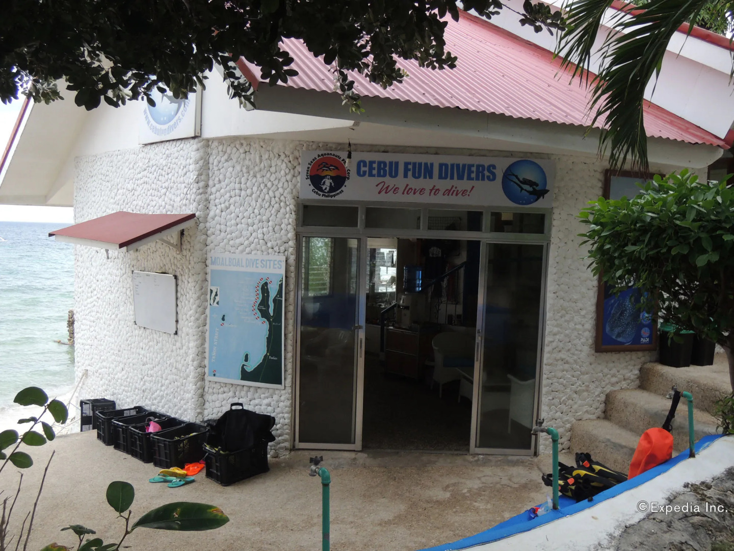 Love's Beach and Dive Resort