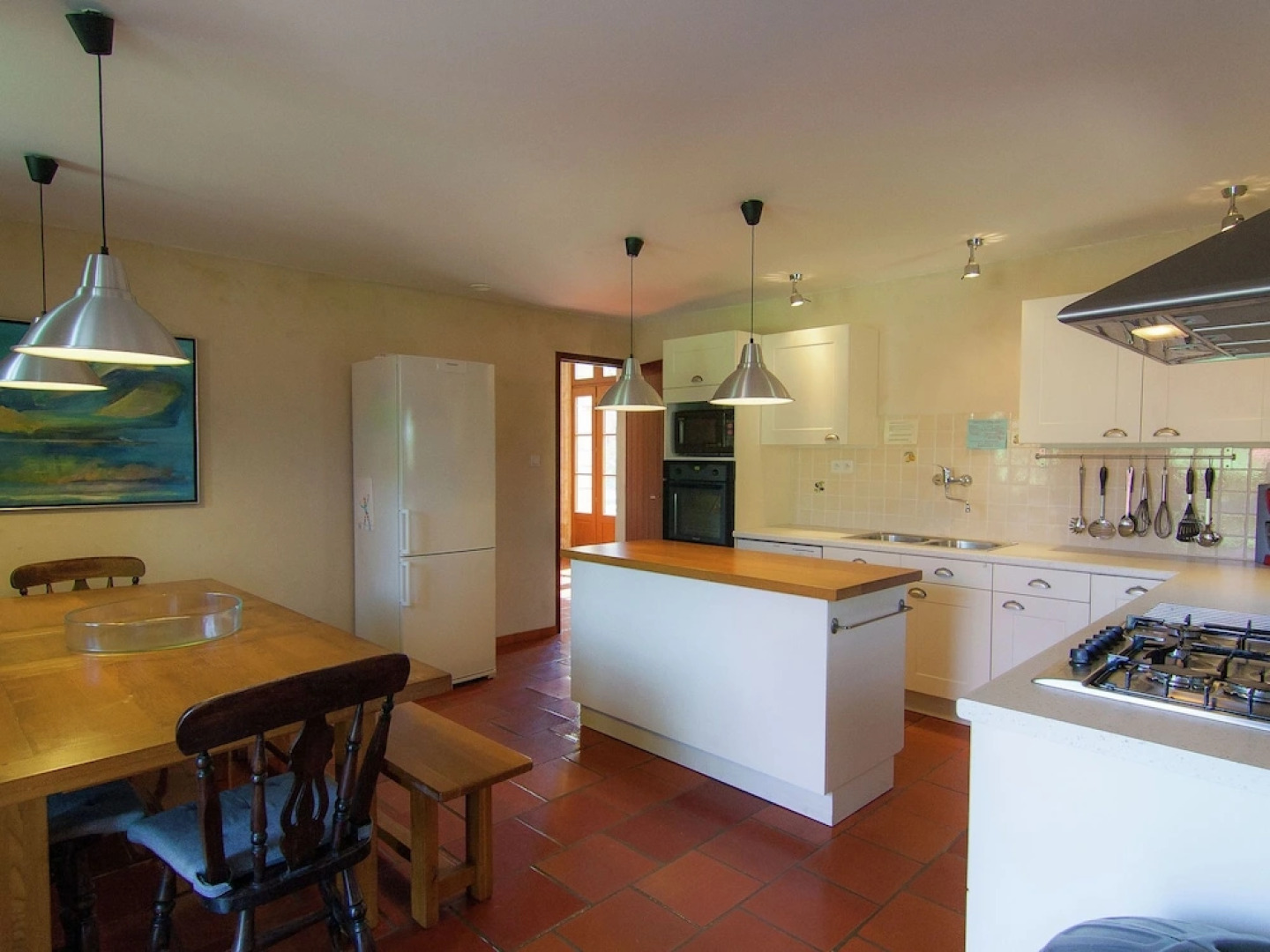 Exquisite Holiday Home in Issac With Swimming Pool