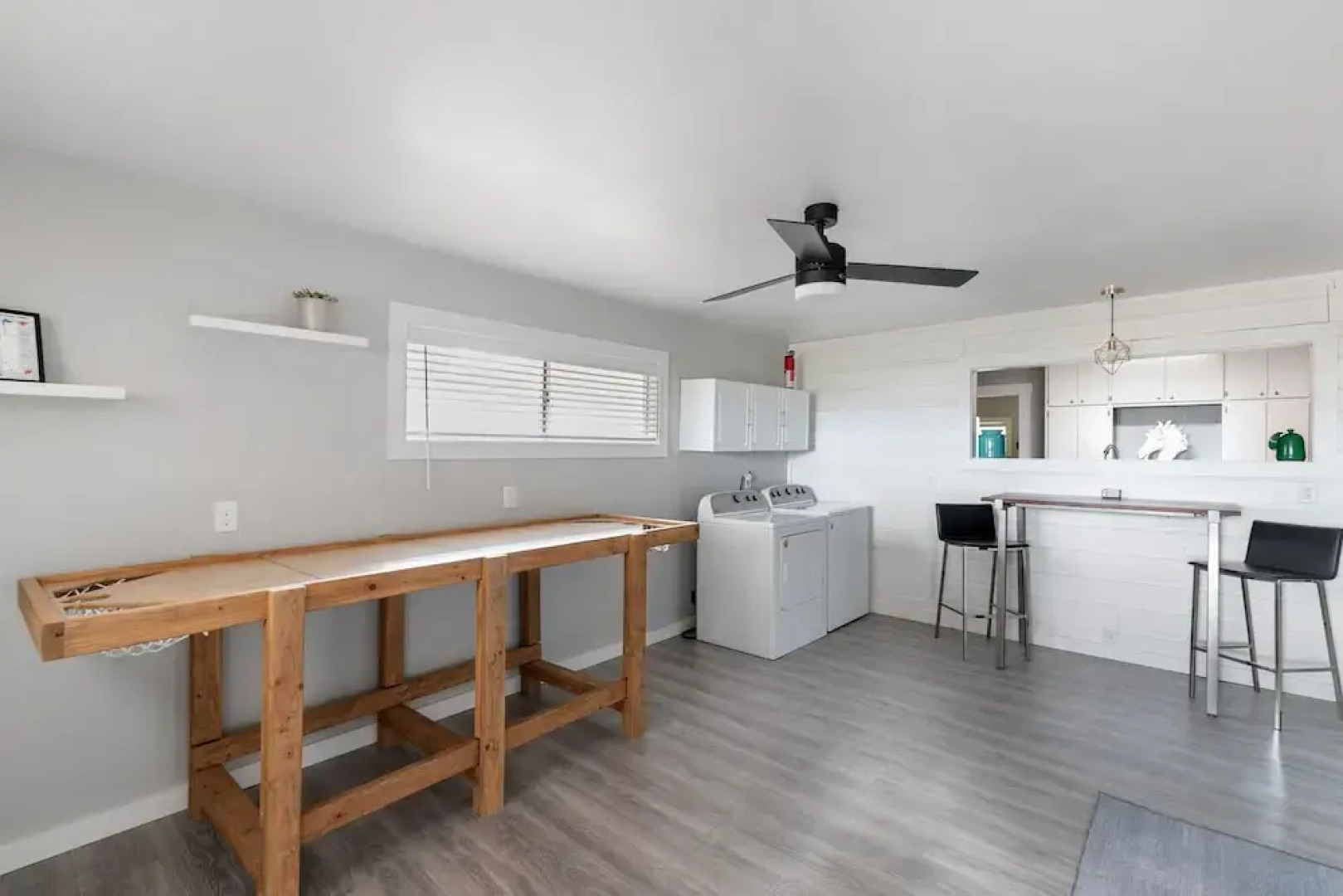 Altes Eckert Stolz 3 Bedroom Home by RedAwning