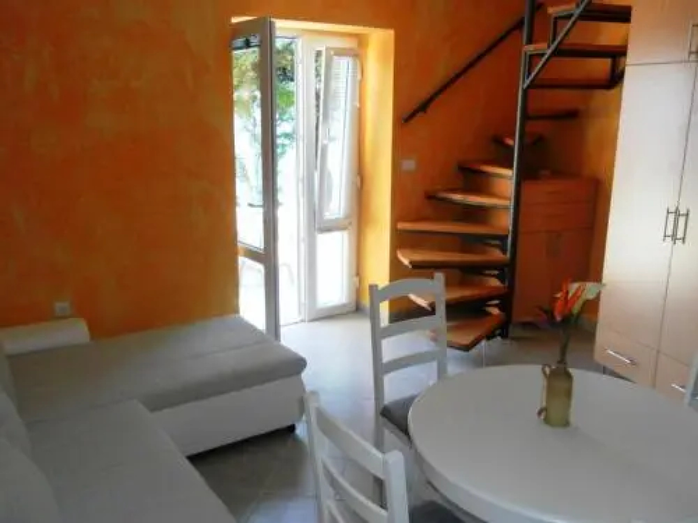 Sunny Port Apartment & Rooms