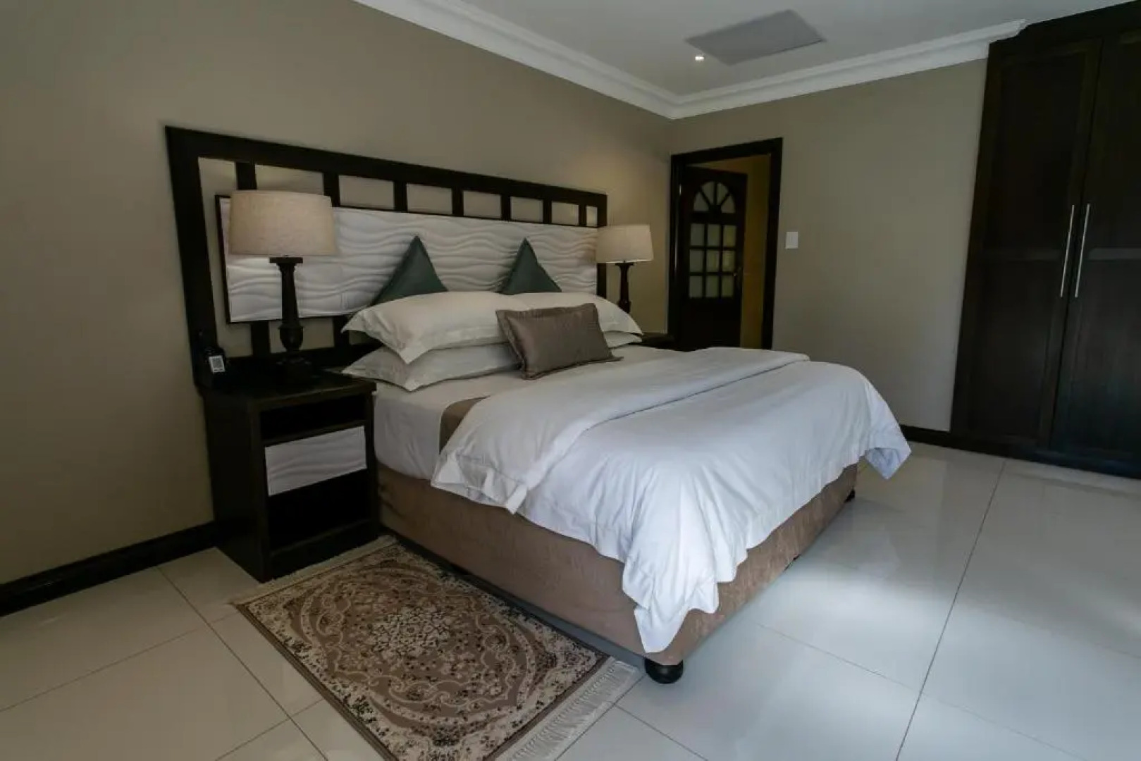 Royl Court Guesthouse