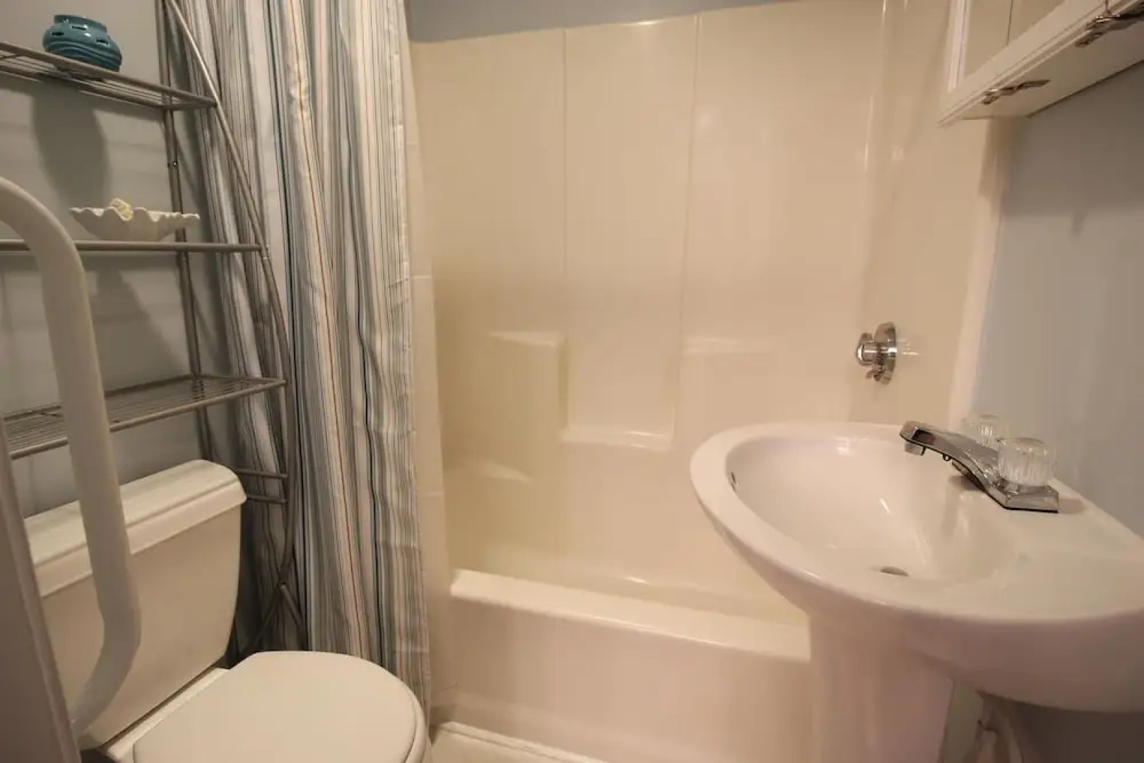 Holiday Guest House Bed & Breakfast