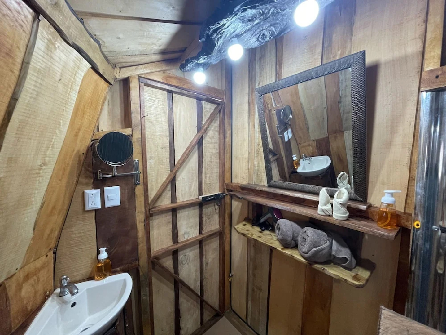 Poas Volcano Observatory Lodge & Glamping