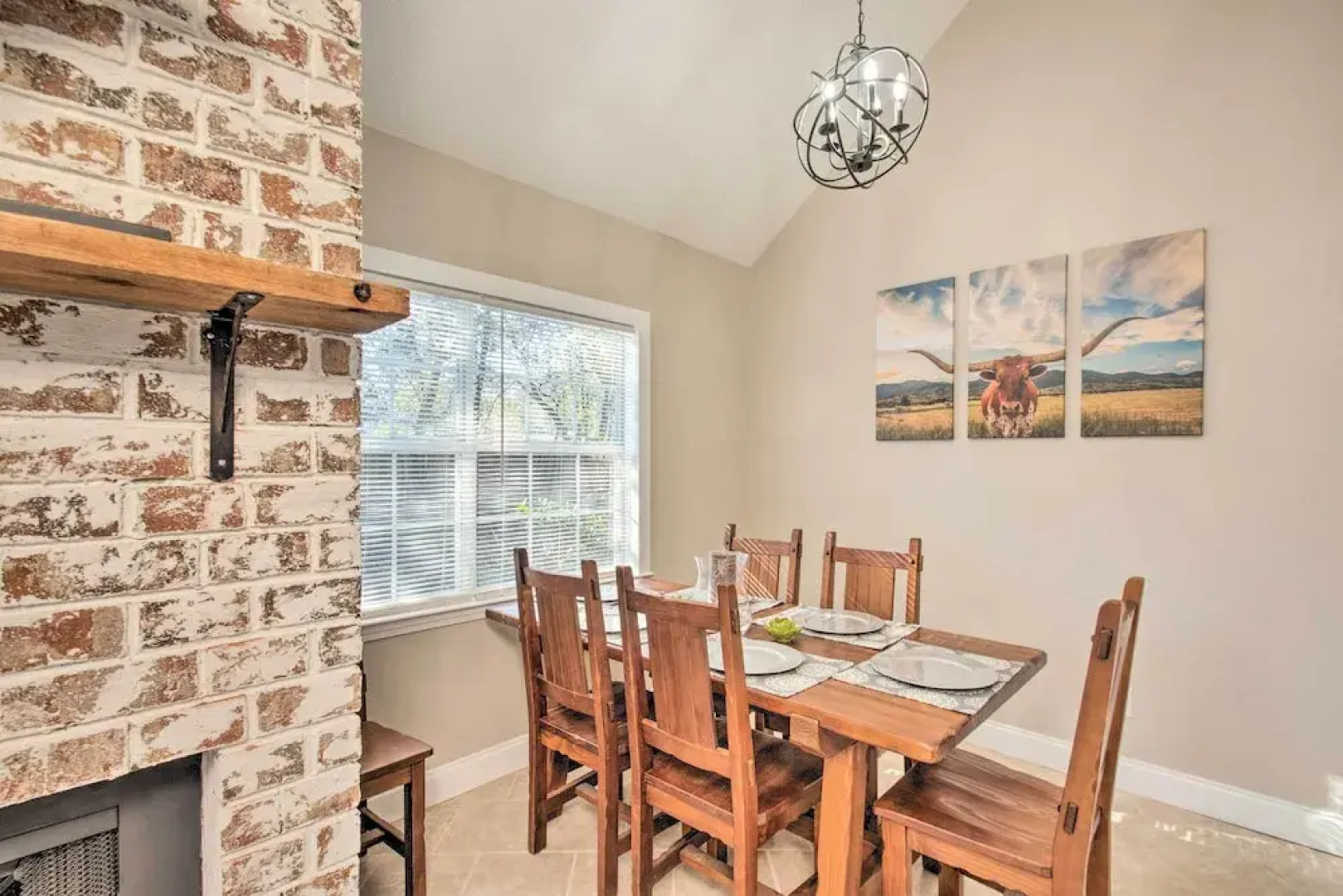 Pet-friendly A-frame Retreat Near Dtwn + Beaches!