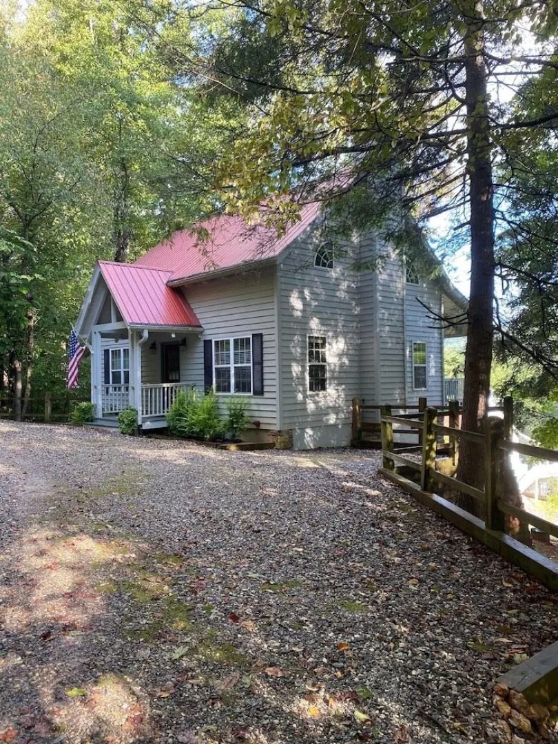 Southern Oak 2 Bedroom Cabin by Redawning