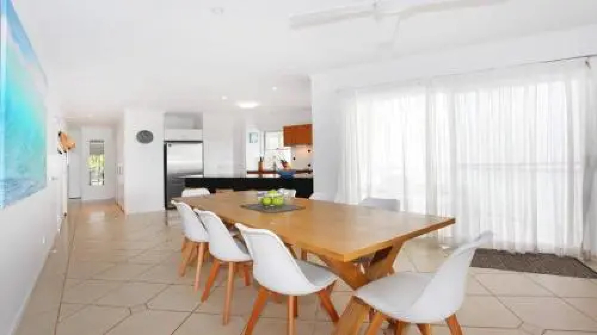 Unit 2, Beach Gallery, 9 Andrew Street Point Arkwright, 500 Bond, Linen Supplied