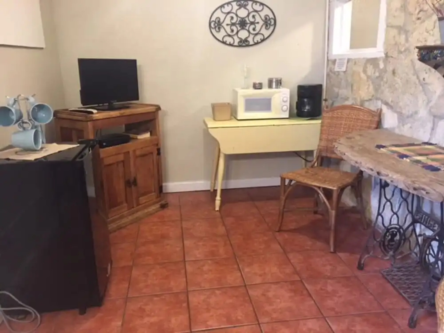 The Historic Leakey Inn