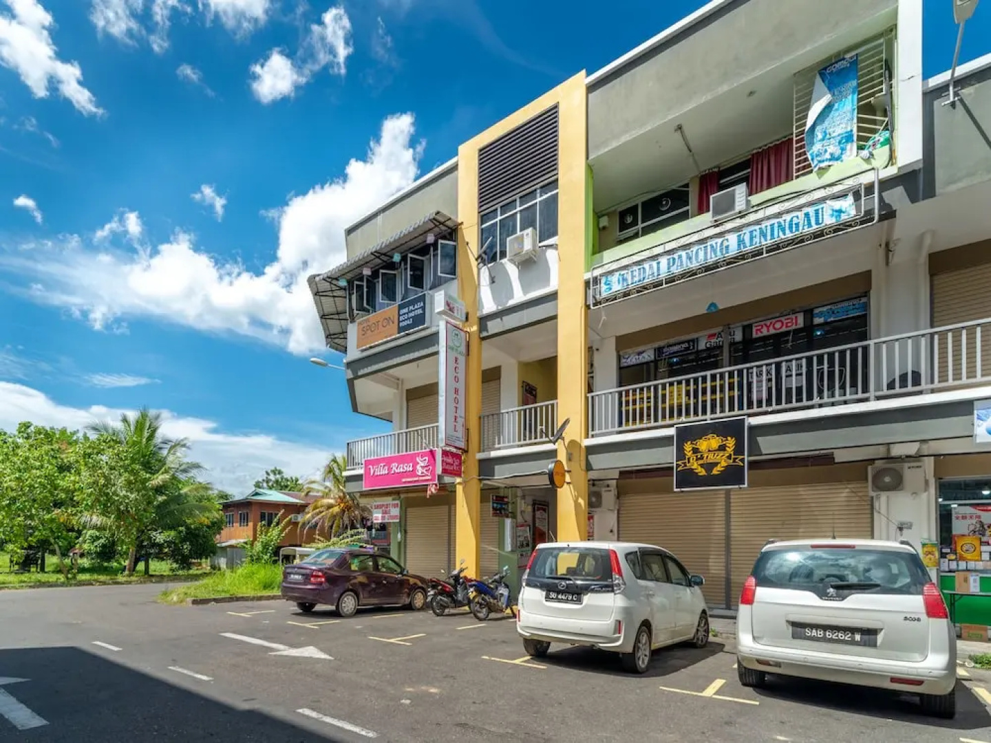 SPOT ON 90042 One Plaza Eco Hotel