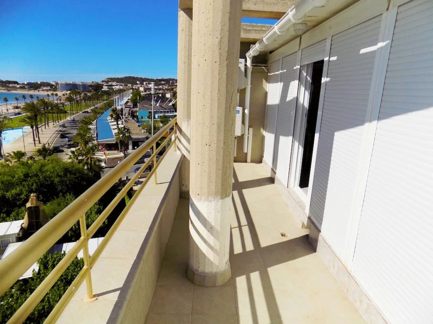 Apartsalou Horisonte La Pineda