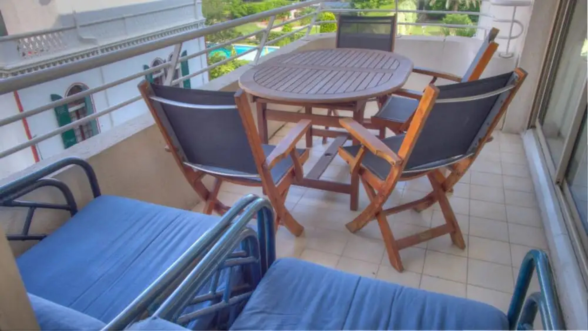 T2 vue mer 100m plages piscine PKG