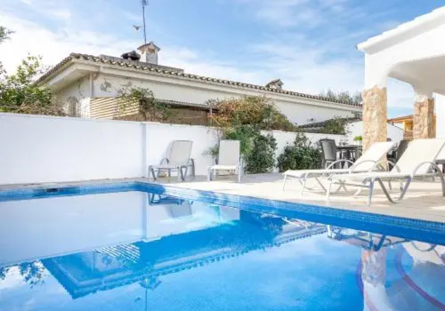 Empurialola Casa con pisina Carmanço