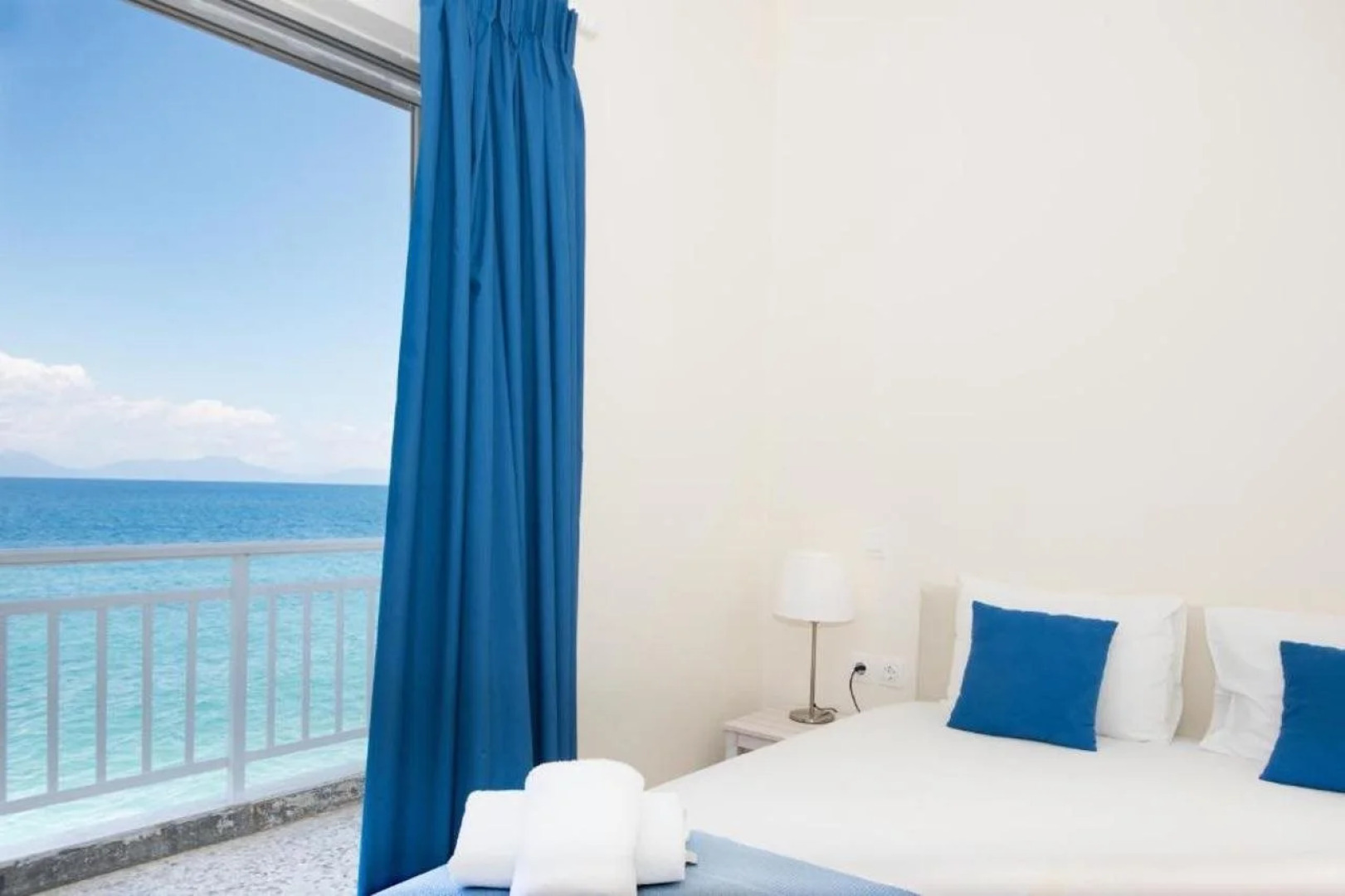 Spacious Apartment on the Beachfront