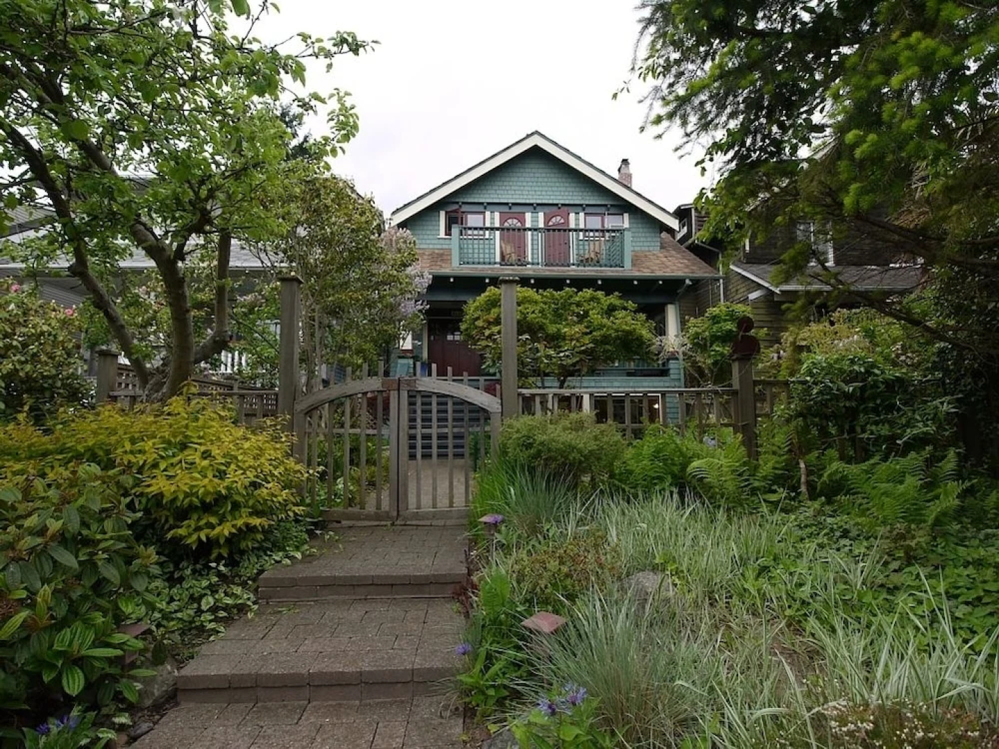 A Suite at Kitsilano Cottage