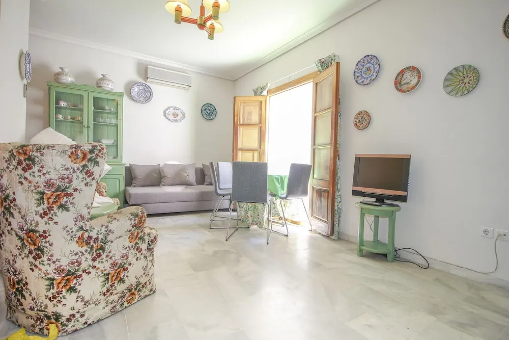 Beautiful 3 Bedroom Apt Alfalfa