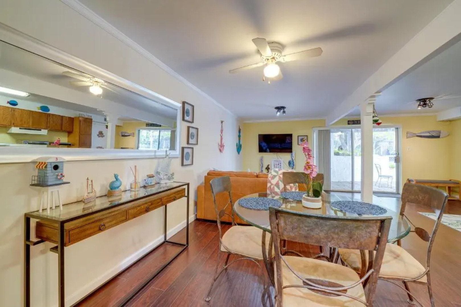 Santa Barbara Cozy Studio with Private Patio