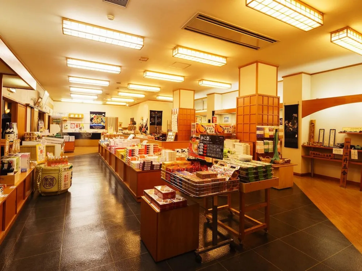 Hotel Hoho "A hotel overlooking the Echigo Plain and the Yahiko mountain range"