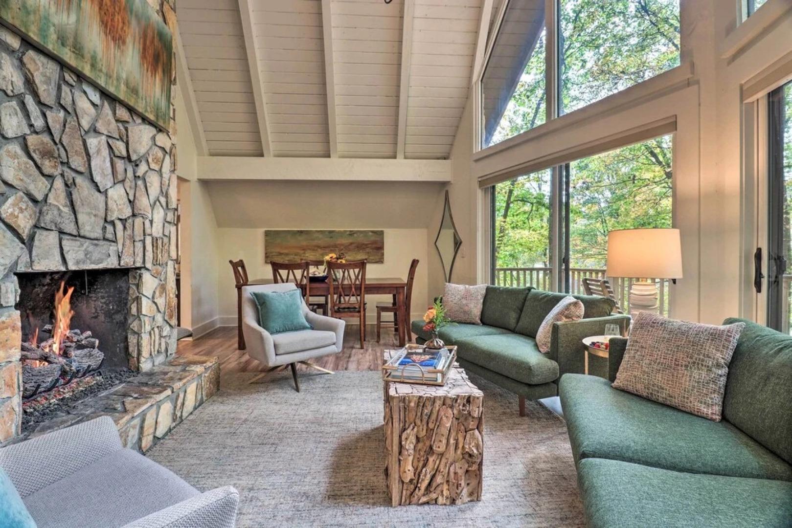 1 Mi to Town: Chalet-style Highlands Retreat