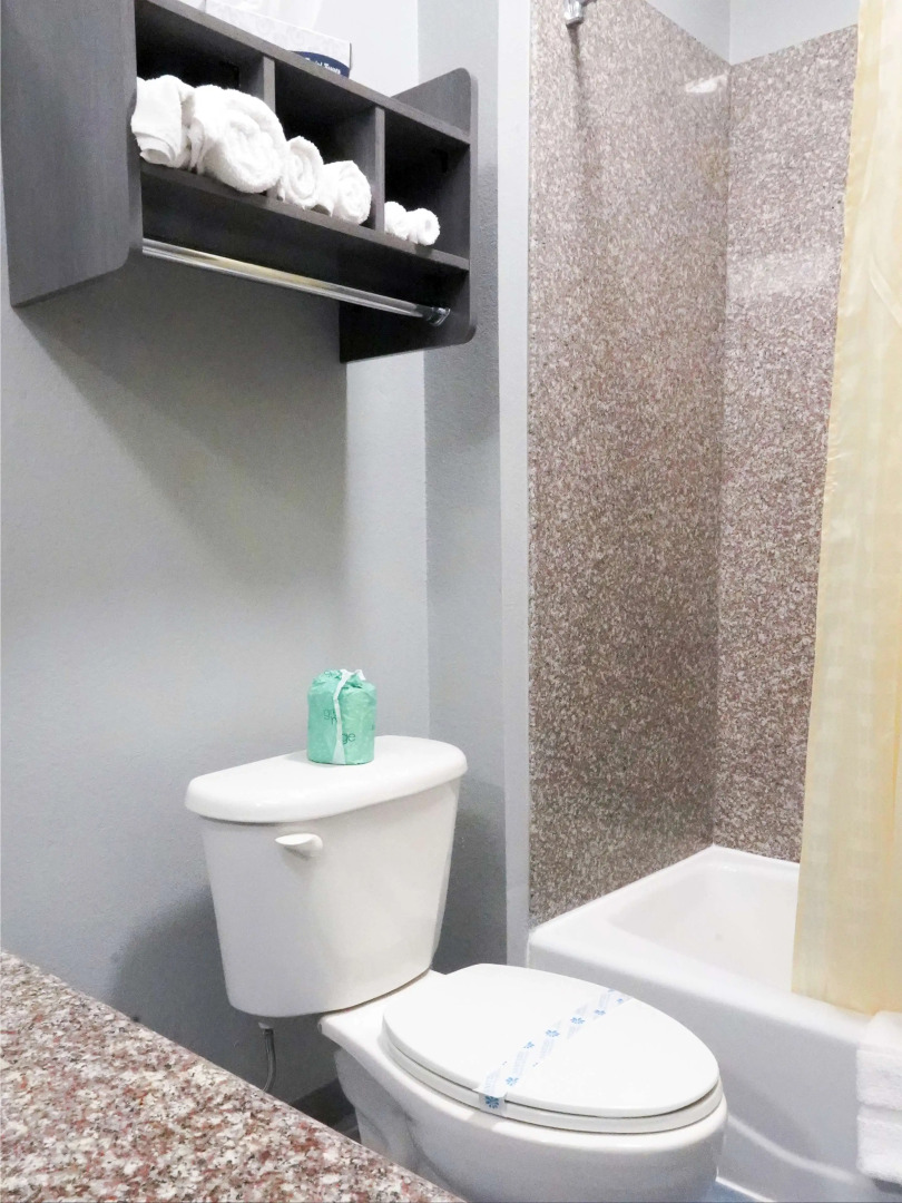 Americas Best Value Inn & Suites Bush Intl Airport