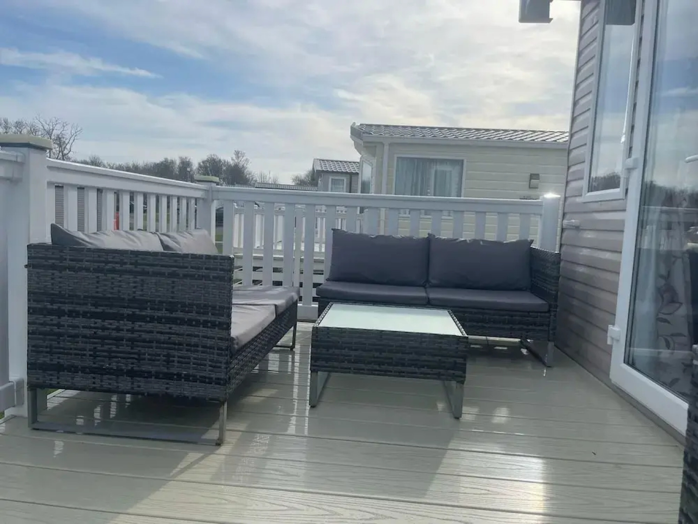 2 Bed-sleeps 6-patio-parking-pet Friendly
