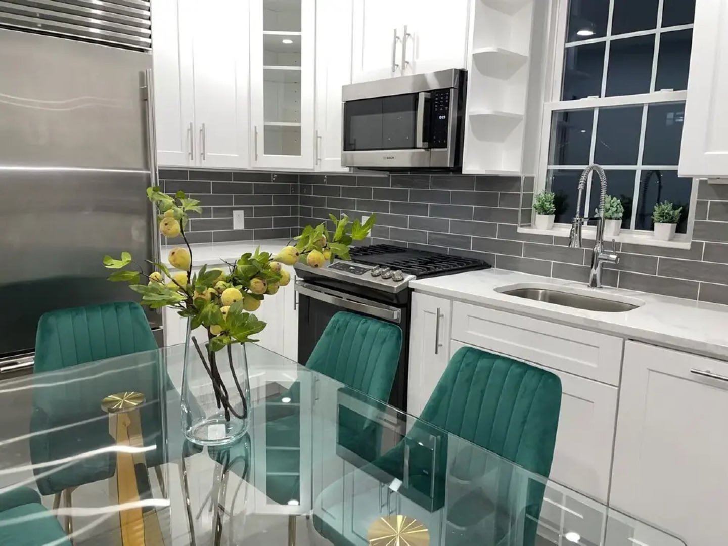 Prime Luxury with Balcony Wood Fireplace