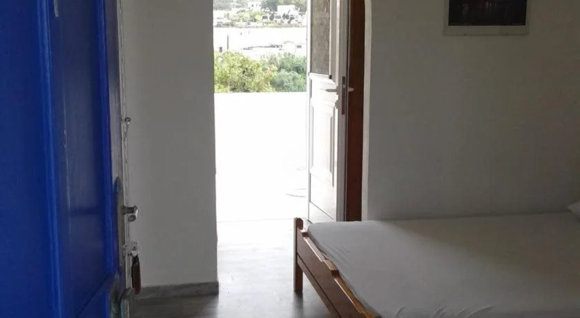 Prombona Petrino Spiti Studios