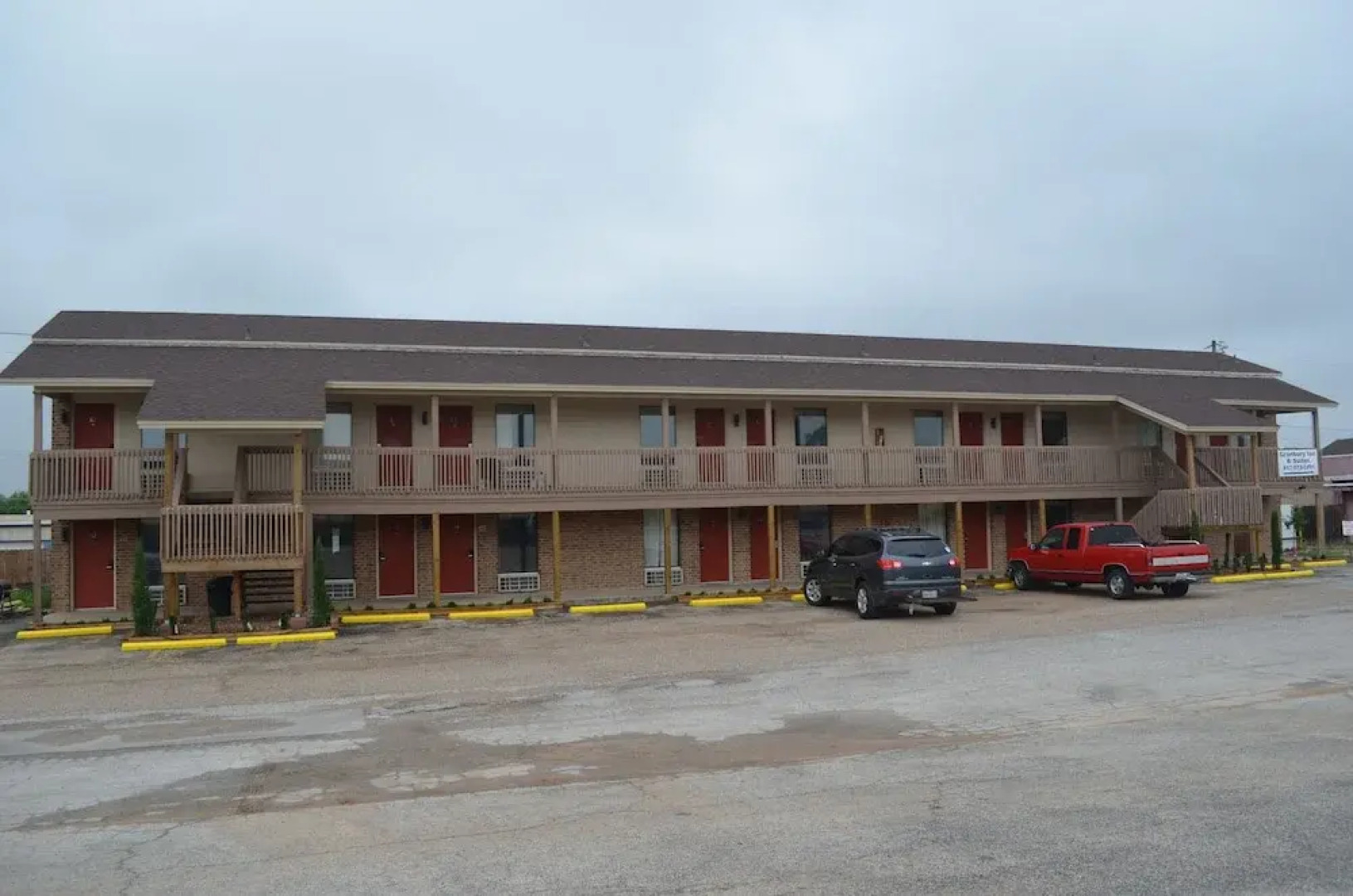 Granbury Inn & Suites