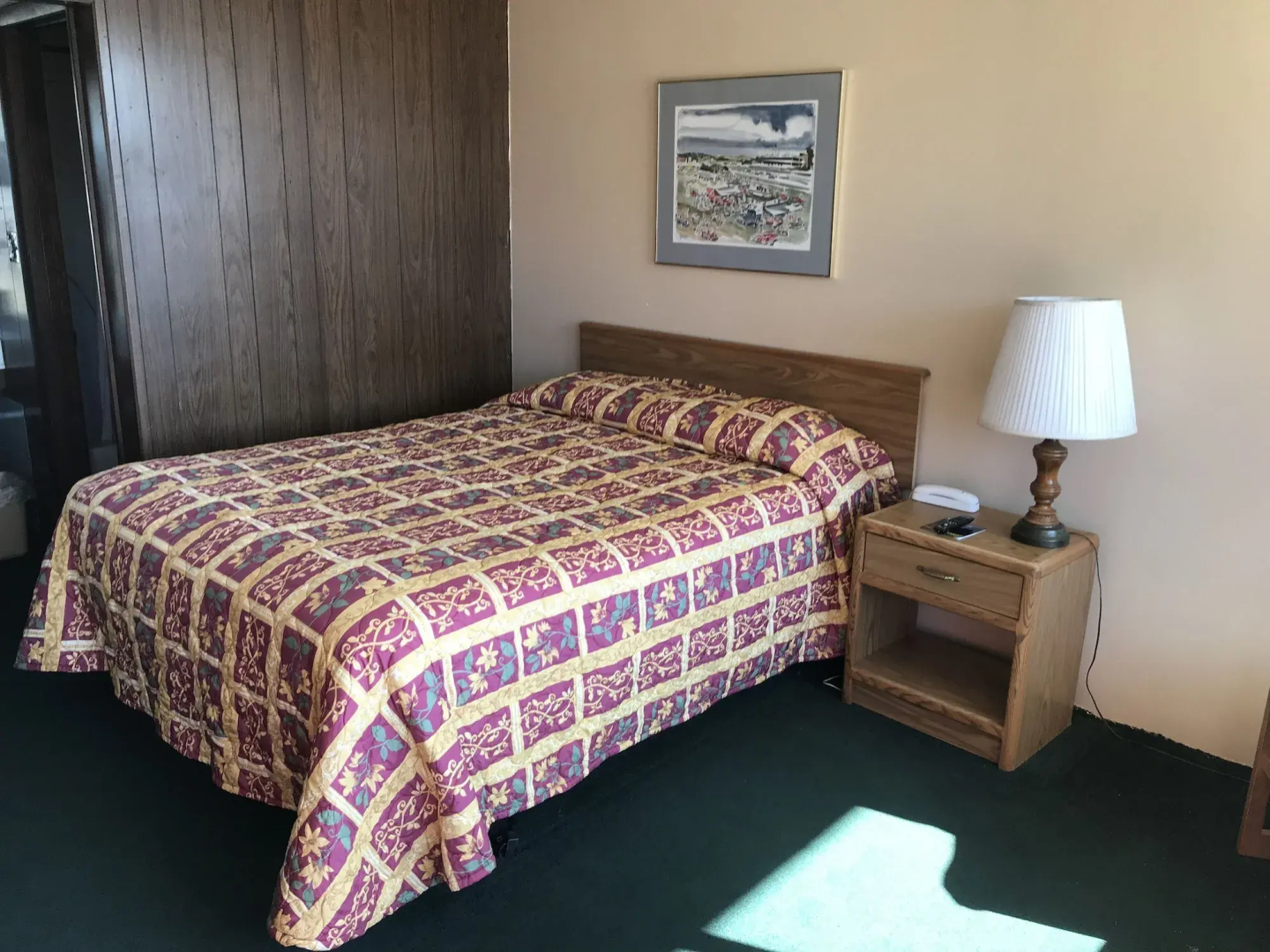 Budget Host Village Inn
