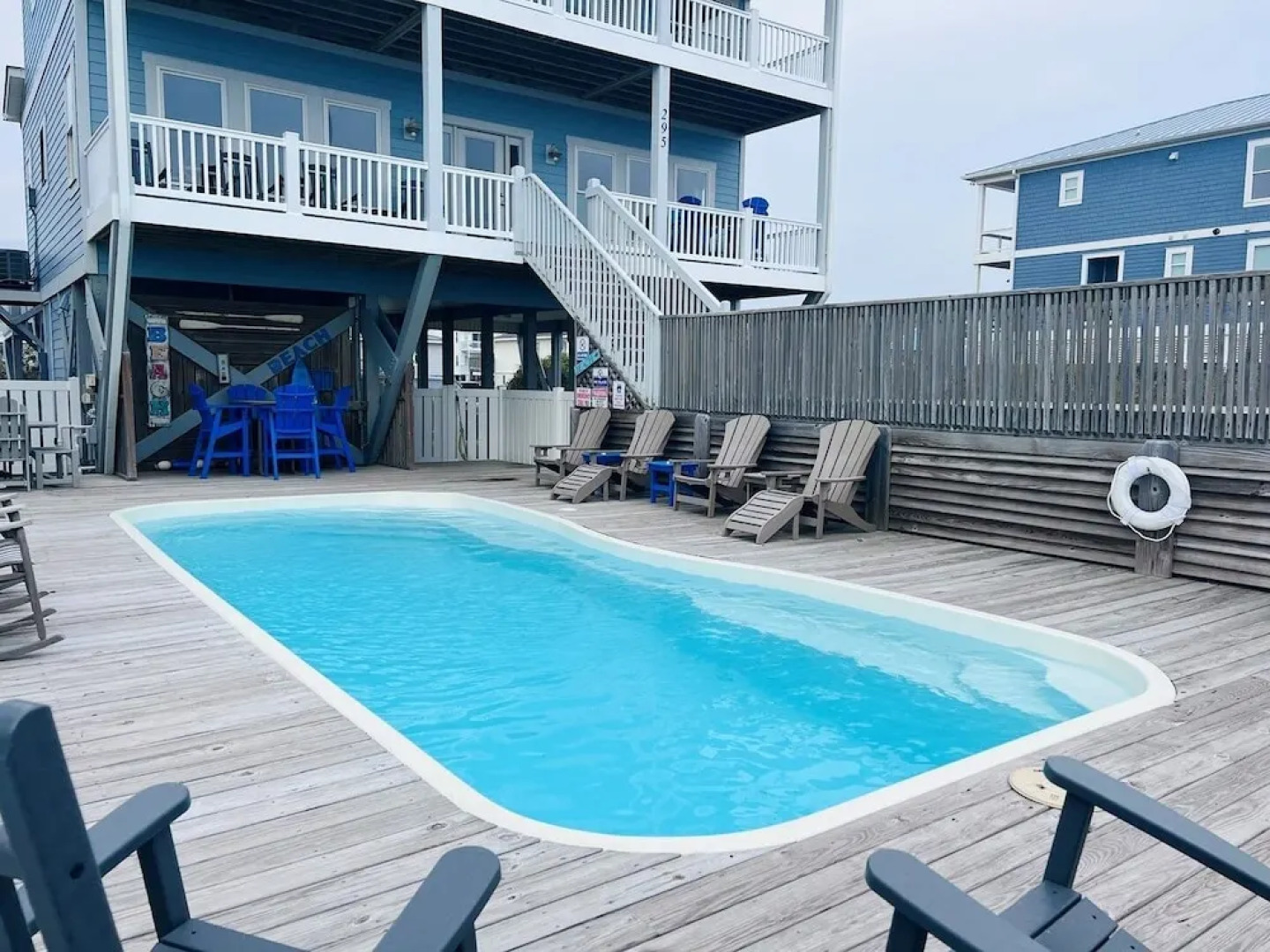 Sunny Times 4 Bedroom Home by RedAwning