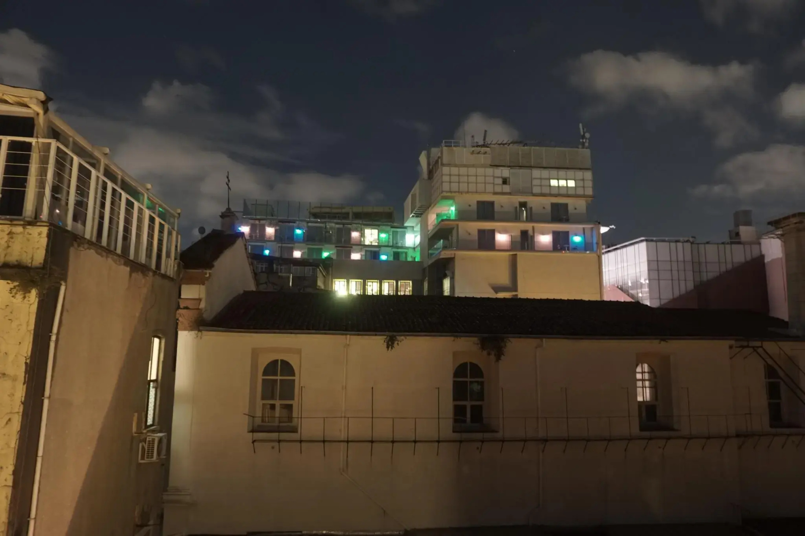 Chilloutlya Hostel&Bar