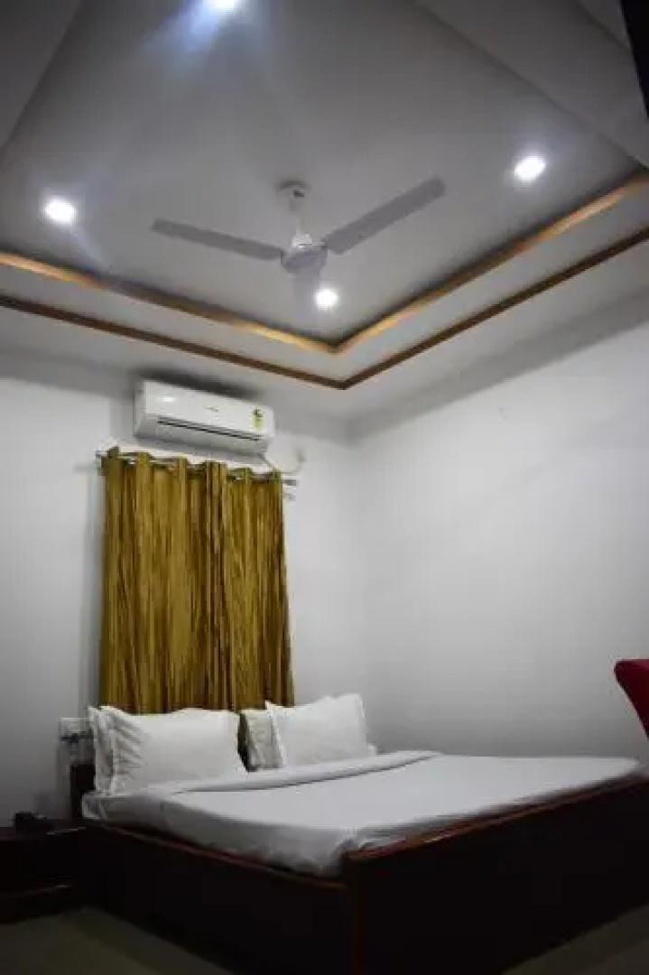 Hotel Akanksha Palace