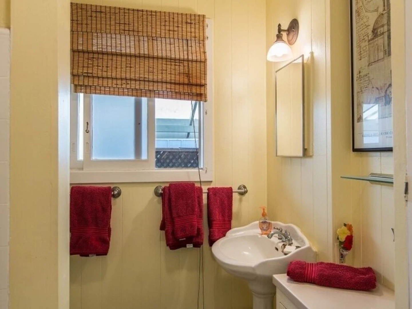 Haleiwa Sunshine 3 Bedroom Home