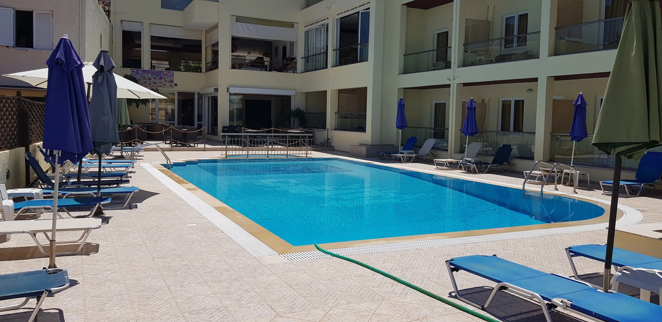Alexandros Hotel