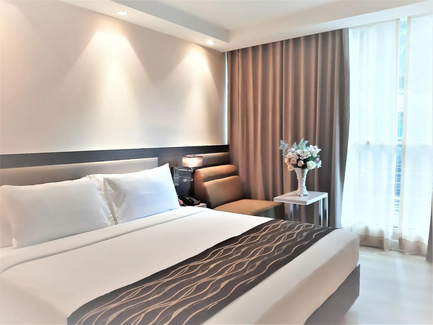 Amora NeoLuxe Hotel