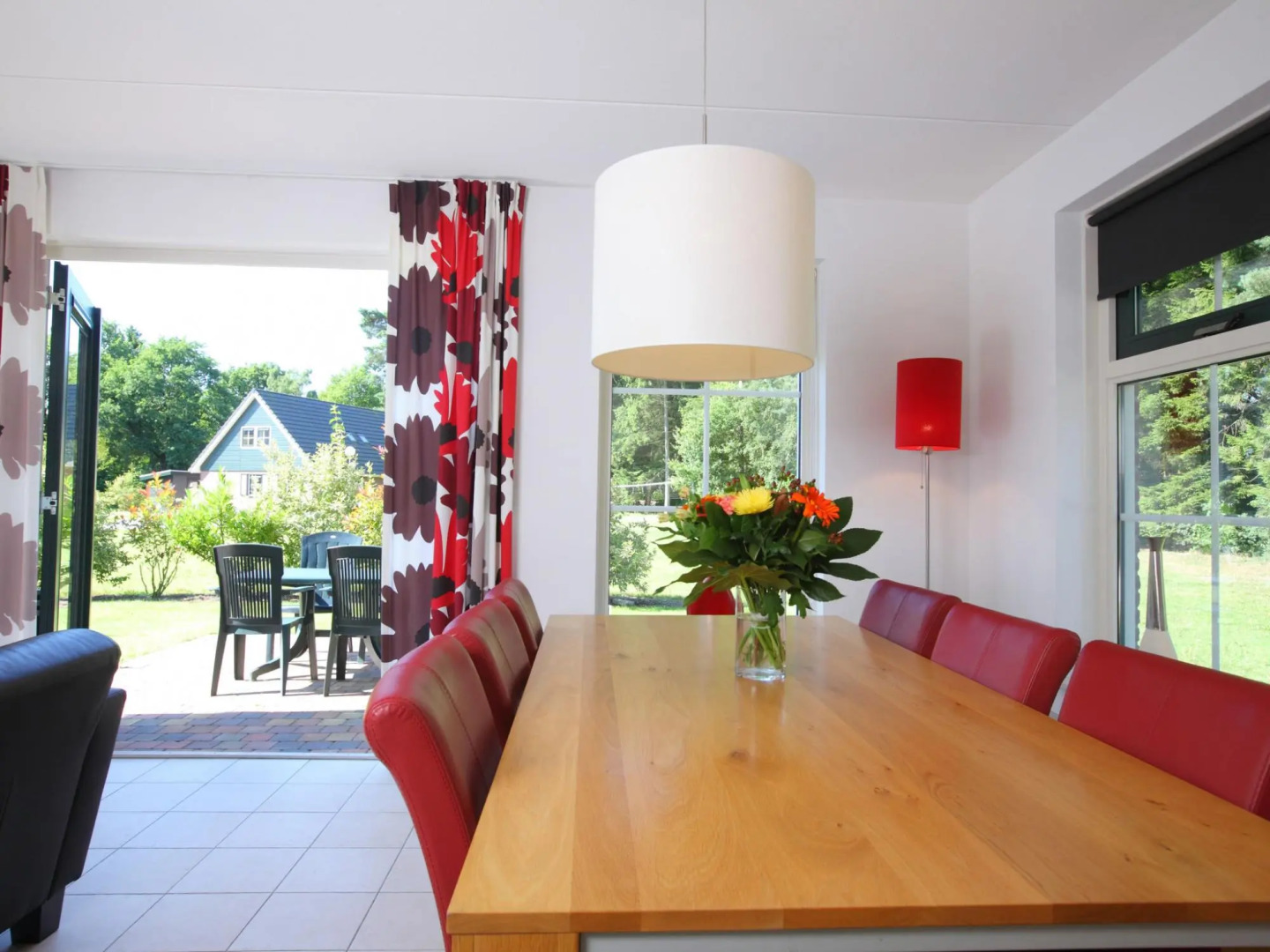 Luxurious Villa With sun Shower, in a Wooded Area