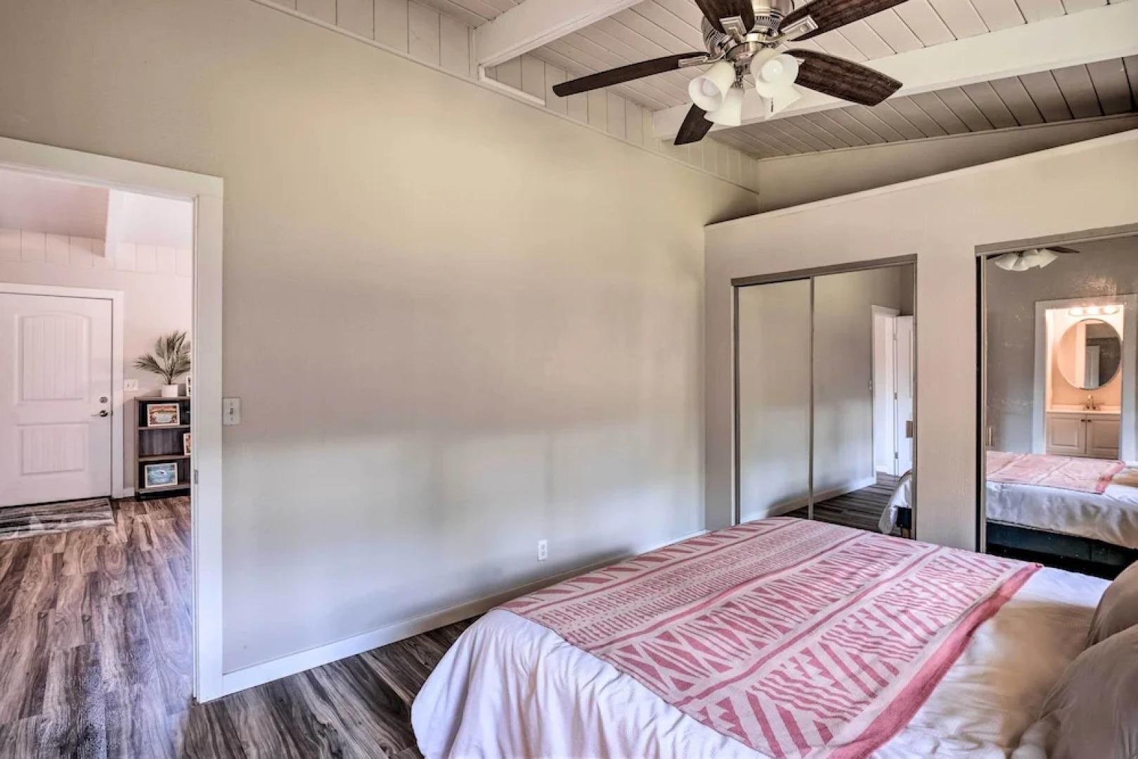 Sunny Pahoa Retreat: Snorkel, Hike & Shop!