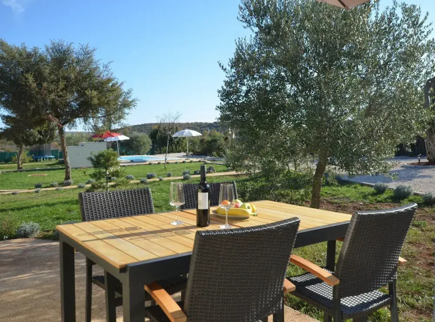 Golden and Green Acres Holiday Home With Pool and Sauna